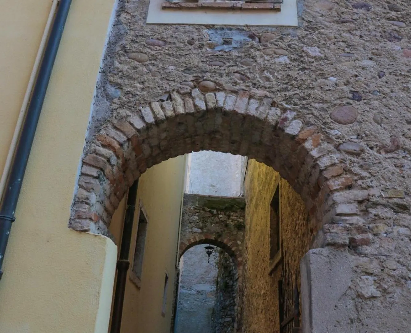 Le Finestre Sul Borgo Rooms Peschiera del Garda Konukevi