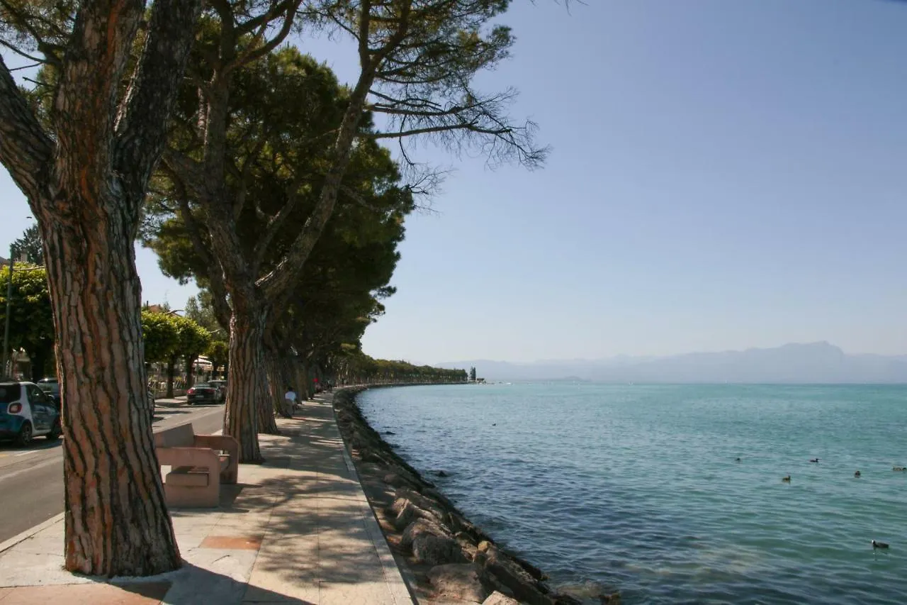 Maison d'hôtes Le Finestre sul Borgo Rooms Peschiera del Garda