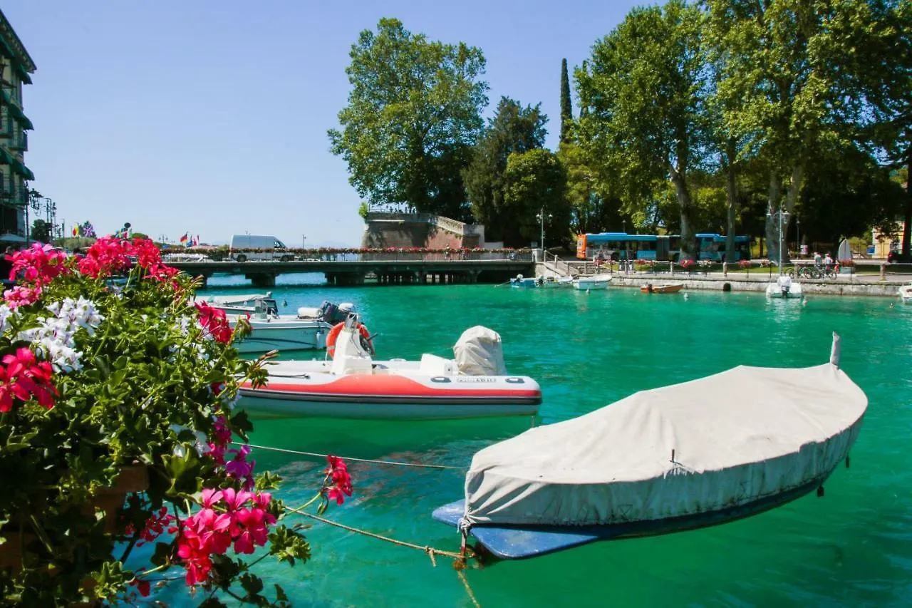 Maison d'hôtes Le Finestre sul Borgo Rooms Peschiera del Garda