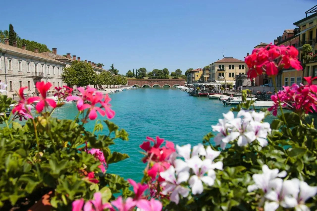 Maison d'hôtes Le Finestre sul Borgo Rooms Peschiera del Garda
