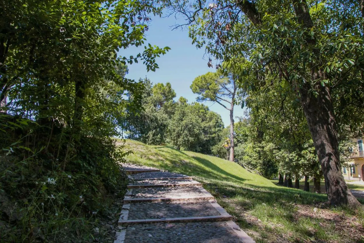 Le Finestre Sul Borgo Rooms Peschiera del Garda Itália