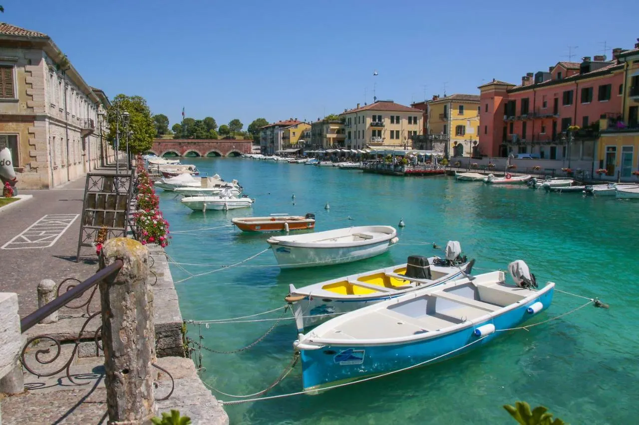 Le Finestre Sul Borgo Rooms Peschiera del Garda