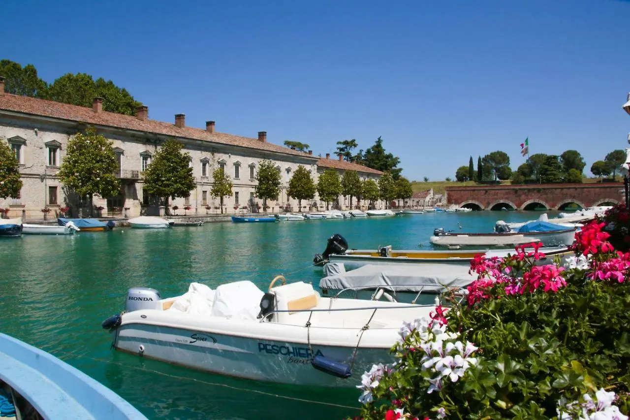 Pensionat Le Finestre Sul Borgo Rooms Peschiera del Garda